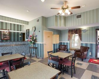 Rodeway Inn & Suites New Orleans Gentilly - ניו אורלינס - חדר אוכל