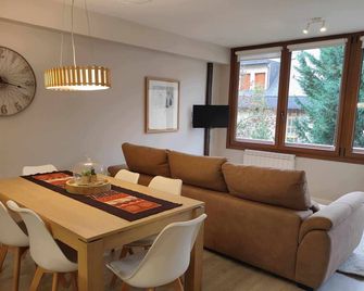 The Cambaz - tucasaenlospirineos - Panticosa - Dining room