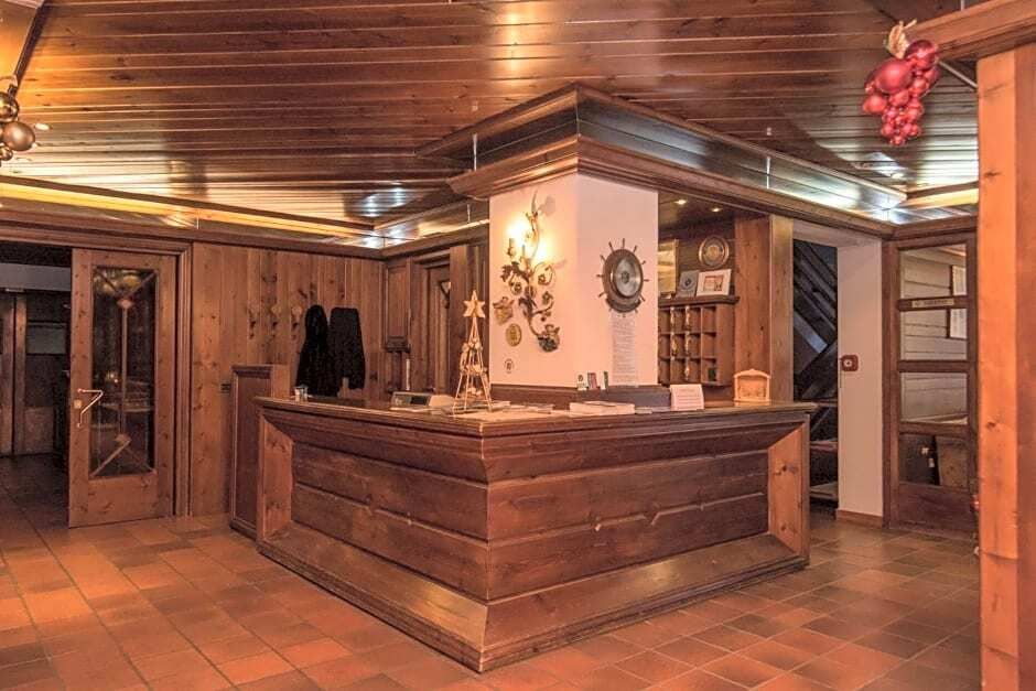 Al Sole Hotel Ristorante dal 1870 - Pieve di Cadore - Front desk