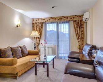 Hotel Bansko Spa & Holidays - Free Parking - Bansko - Living room