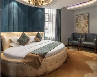 Phoenix Hotel - Zigong - Bedroom
