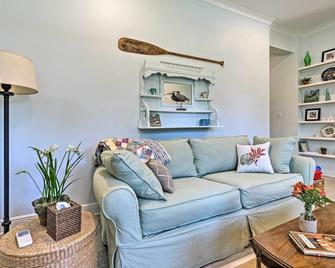 Harbor Oaks Haven: Walk to Front Beach & Downtown! - St Martin - Soggiorno
