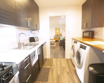 2 Bedroom Newly Remodeled Modern Apartment - Torrance - Kitchen
