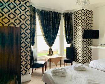 Four Oaks Hotel - Llandudno - Bedroom
