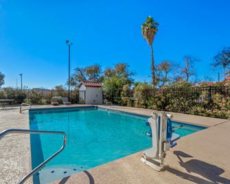 Red Roof Inn Phoenix North - I-17 at Bell Rd - Phoenix - Piscina