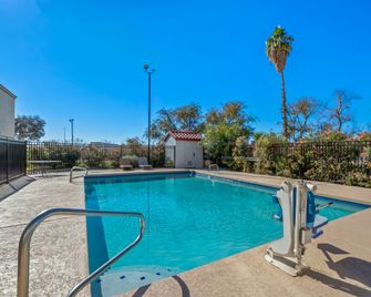 Red Roof Inn Phoenix North - I-17 at Bell Rd - Phoenix - Piscina