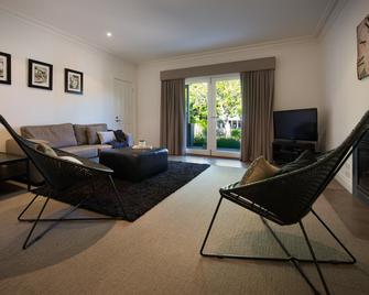 Spa Villas on Main - Hepburn Springs - Living room