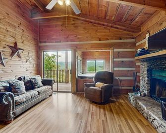 Secluded Home w/ Free Attraction TIckets, Sweeping Mountain Views & Dog-Friendly - Townsend - Living room