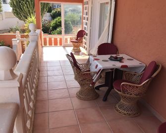 Ideal villa for family vacations, private pool, 5 minutes from the beach - Calpe - Balcon