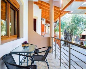 Kapsogeorgis Rooms - Kinira - Balcony