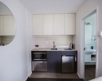 Radfords on the Lake - Te Anau - Kitchen