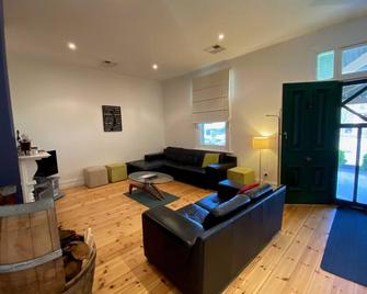 Tin House in Tanunda - Tanunda - Living room