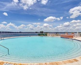 Welcome To Paradise! Beautiful Sunrise And Sunset Views - Fort Myers - Pool