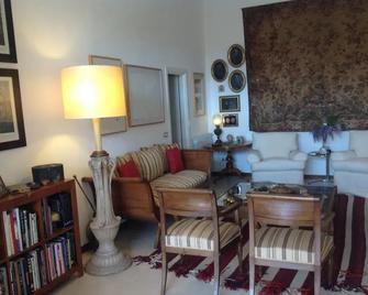 Hostel Taormina's Odyssey B - Taormina - Soggiorno