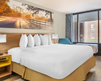 Days Inn & Suites by Wyndham Rocky Mount Golden East - Rocky Mount - Schlafzimmer