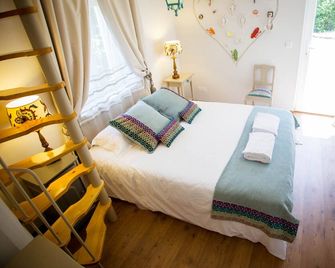Charming Riverside Retreat with Pool - 15 Min from Porto - Vila Nova de Gaia - Bedroom