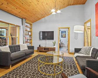 4BR House near Casinos & Beach With In Law Suite - Preston - Sala de estar