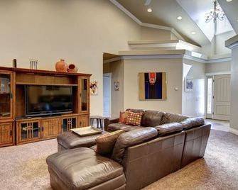 5 Bedroom Home Near Capitol Reef National Park - Torrey - Huiskamer