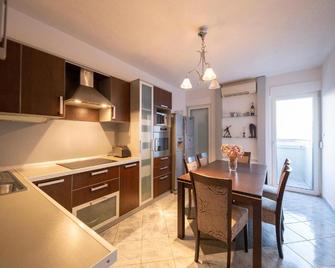 City&Sea view 2BR 4+2 - Zadar - Bucătărie