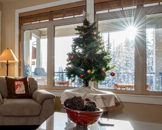 Two Bedroom Premium with two bathrooms two fireplaces - Lumby - Living room