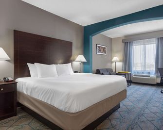 La Quinta Inn & Suites by Wyndham Columbus West - Hilliard - Columbus - Bedroom