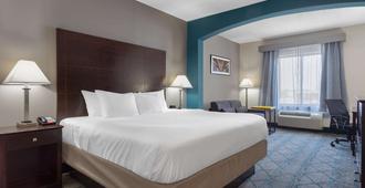 La Quinta Inn & Suites by Wyndham Columbus West - Hilliard - קולומבוס - חדר שינה
