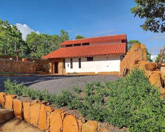 Color Marron casa de campo - Barichara - Building