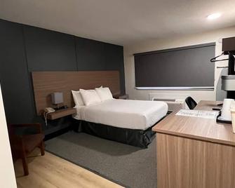 Capri Motor Inn - Smithers - Bedroom