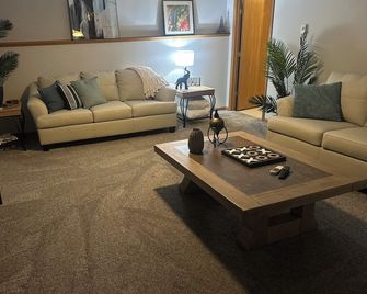 Citys Edge Of Madison- Sleeps 10 & Only 6 Miles To Downtown - Sun Prairie - Obývací pokoj