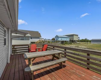 Beach Cottage - Amazing Beach Location! Walk to the beach! - Gulf Shores - Balcony