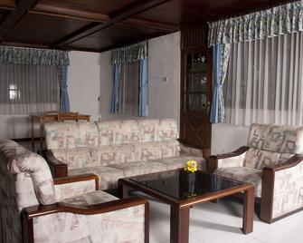 Berlian Resort - Puncak - Wohnzimmer