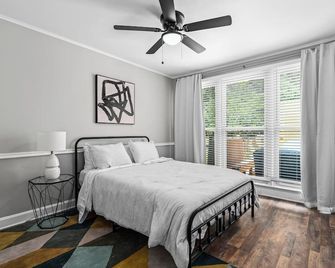 Remodeled Home in a Great and Quiet Neighborhood - Close to Everything! - Fort Smith - Bedroom