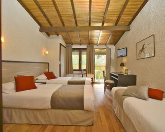 Logis Hôtel Restaurant La Chaumière - Saint-Laurent-sur-Sèvre - Schlafzimmer