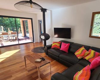 Dragonfly nest - Joncels - Sala de estar