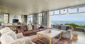 10 Elf Beach House - Glentana - Living room