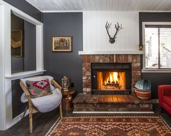 Noon Lodge at Mallard Bay - Big Bear Lake - Salon