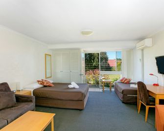 Bathurst Studio Apartments - Bathurst - Living room