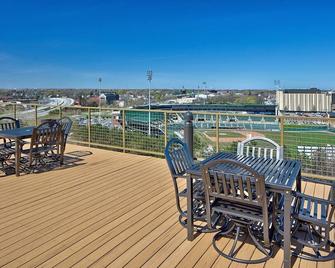 Downtown Industrial 1-Bedroom Post and Beam Loft Near Redwings Baseball Stadium - Rochester - Balcony