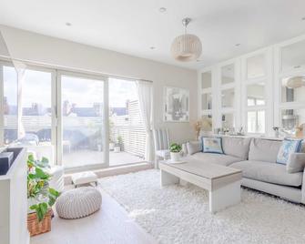 Airy & Modern 1BD flat in Maida Vale - London - Living room