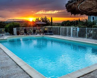 Hotel Restaurant Le Gardon - Pont du Gard - Collias - Pool