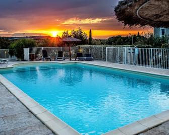 Hotel Restaurant Le Gardon - Pont du Gard - Collias - Pool