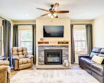 Shepherd Family Retreats- Bear Cub - West Yellowstone - Salon