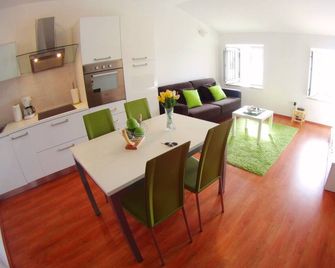 Beautiful Sea view Apartment - Funtana - Essbereich