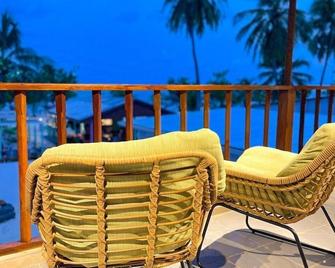Sun Tan Beach Hotel - Maafushi - Balcony