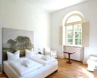 Kavaliershaus Schloß Blücher am Finckenersee - Woldzegarten - Habitación