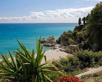 Apts Burriana - Nerja - Plage