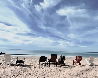 Sunny Nearly Beachfront Upper Loft 38 - Ventura - Playa