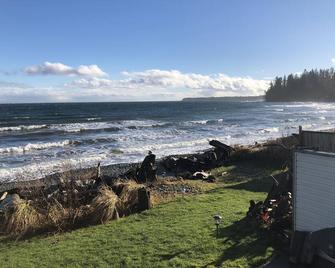 Beach front Duplex on Stories beach near Campbell River - Campbell River