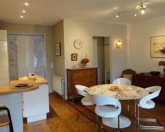 A home in a peaceful heaven 15 min away from the Grand Place - Brussels - Restaurant