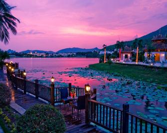 Golden Palm Resort - Sanya - Μπαλκόνι